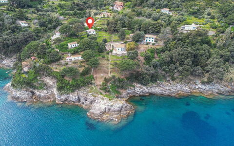 Casina Solu: Body Of Water, Coast, Natural Landscape, Coastal And Oceanic Landforms, Sea, Terrain, Headland, Ocean, Shore, Promontory