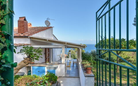Casina Solu: Residential Area, House, Home, Roof, Estate, Cottage, Balcony, Suburb, Garden, Village
