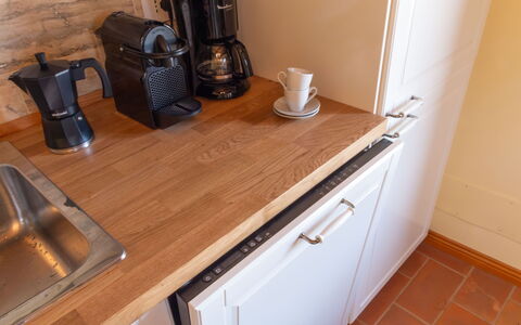 Marina's Lodge: Tavola, Cibo, Elettrodomestico Da Cucina, Cucina, Ingrediente, Controsoffitto, Color Legno, Serveware