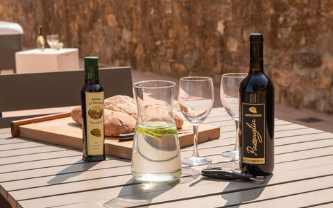 Marina's Lodge: Bottiglia, Vino, Bottiglia Di Vetro, Bottiglia Di Vino, Barware