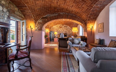 Villa Il Gabbro: Mobilia, Parete, Interior Design, Pavimentazione, Soffitto, Divano, Sedia, Tavolo, Pavimento, Soggiorno