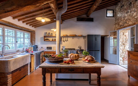 Villa Il Gabbro: Interior Design, Cucina, Mobilia, Pavimentazione, Legna, Soffitto, Casa, Pavimento, Controsoffitto, Illuminazione