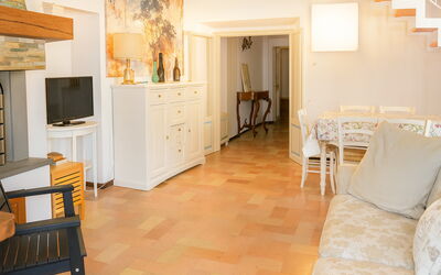 Appartamento la Fontana, Assisi: Furniture, Interior Design, Flooring, Floor, Wood, Ceiling, Room, Lighting, Living Room, Couch