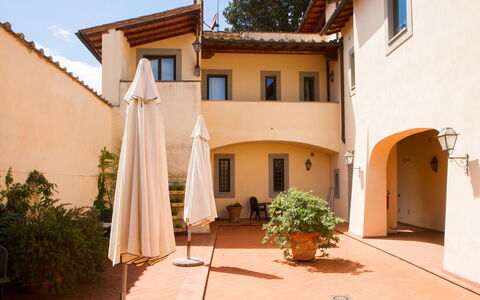 Relais de Ricci: Parete, Casa, Zona Residenziale, Casa, Porta, Balcone, Hacienda, Design, Estate, Cortile