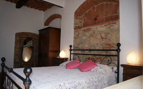 Appartamento Lavanda Seaside and Pool: Parete, Mobilia, Camera Da Letto, Letto, Interior Design, Lenzuolo, Bedding, Soffitto, Telaio Del Letto, Camera