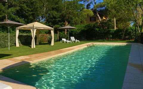 Appartamento Papavero Seaside and Pool: Piscina, Ricorrere, Shade, Backyard, Giardino, Eco Hotel, Tempo Libero, Landscaping, Hacienda, Giochi D'Acqua