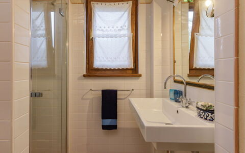 La Valle: Bathroom, Plumbing Fixture, Wall, Interior Design, Bathroom Sink, Flooring, Floor, Tap, Plumbing, Sink