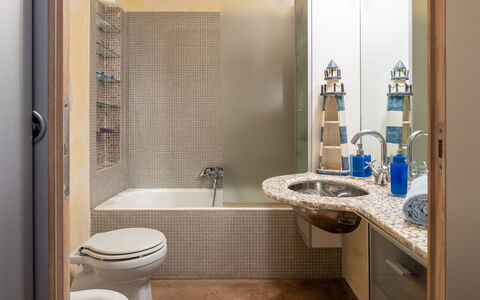 Stella Marina Apartment with Pool, Porto Santo Ste: Bagno, Idraulico Fixture, Interior Design, Parete, Pavimentazione, Pavimento, Gabinetto, Idraulico, Controsoffitto, Rubinetto