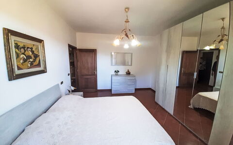 Casa Laura: Bed, Furniture, Bedroom, Bedding, Interior Design, Floor, Bed Sheet, Flooring, Room, Wood