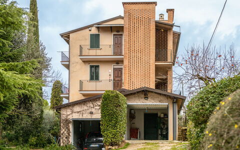 Casa Miramonti: Zona Residenziale, Casa, Casa, Balcone, Villetta, Sobborgo, Estate, Villa, Portico, Hacienda