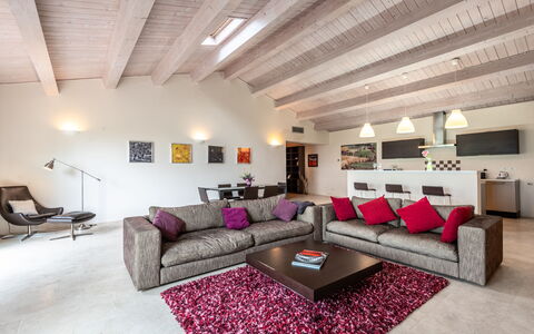 Cignella Resort: Mobilia, Interior Design, Divano, Pavimentazione, Soggiorno, Soffitto, Pavimento, Camera, Casa, Appartamento