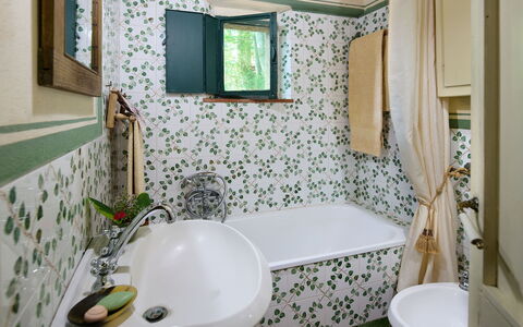 Il Gallinaio, Vivo D'Orcia: Idraulico Fixture, Bagno, Idraulico, Piastrella, Ceramica, Rubinetto, Lavello, Pianta Della Casa, Asciugamano, Porcellana