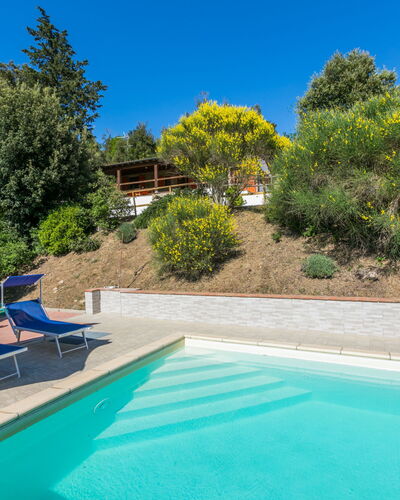 Nido di Falco: Blue, Shrub, Swimming Pool, Garden, Landscaping, Resort, Eco Hotel, Shade, Backyard