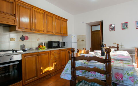 Pianaccio: Cucina, Mobilia, Cabinetry, Interior Design, Elettrodomestico Da Cucina, Pavimentazione, Camera, Soffitto, Controsoffitto, Credenza