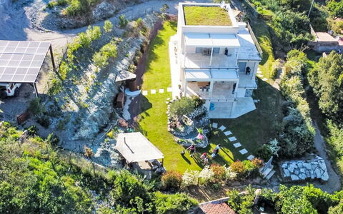L'Eco di Rio: Paesaggio, Casa, Area Rurale, Estate, Giardino, Villaggio, Landscaping, Dimora, Paesino Di Montagna, Villa