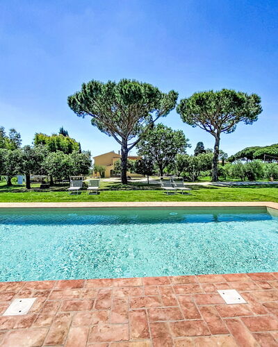 La Casa del Prime: Blue, Swimming Pool, Garden, Landscaping, Shade, Water Feature, Lawn, Design, Resort, Park