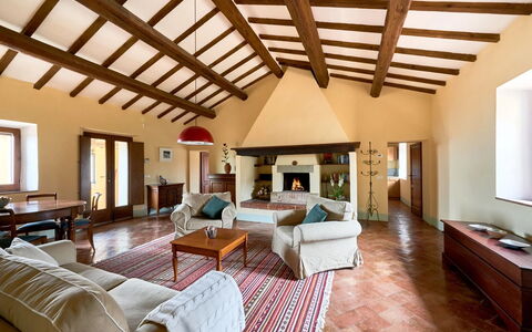 Podere i Prati: Furniture, Interior Design, Flooring, Floor, Wall, Ceiling, Wood, Room, Couch, Living Room