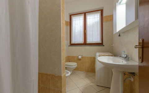 Atelier Vella: Pavimentazione, Pavimento, Idraulico Fixture, Bagno, Interior Design, Lavandino Del Bagno, Soffitto, Camera, Idraulico, Lavello