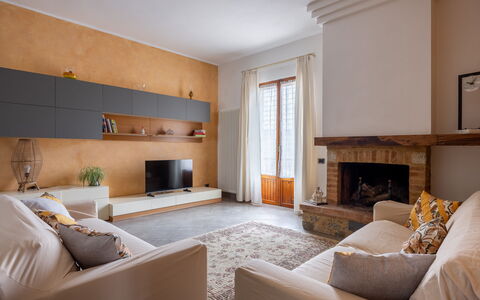 Casa Lory, Monteriggioni, Siena: Mobilia, Interior Design, Pavimentazione, Parete, Pavimento, Legna, Camera, Soggiorno, Soffitto, Casa