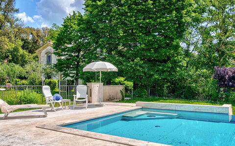 Villa Church: Piscina, Giardino, Shade, Ricorrere, Landscaping, Giochi D'Acqua, Backyard, Mobili Da Esterno, Eco Hotel, Cortile