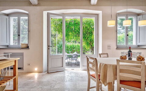 Villa Church: Mobilia, Interior Design, Pavimentazione, Legna, Tavolo, Sedia, Pavimento, Cucina & Sala Da Pranzo Tavolo, Sala Da Pranzo, Illuminazione