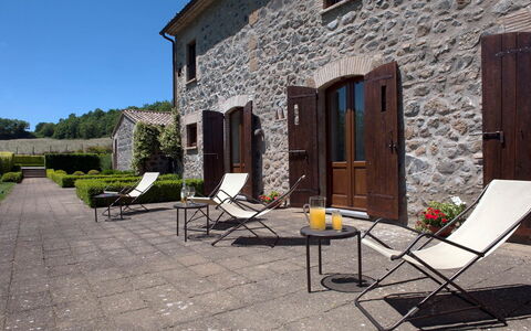 Villa Collombroso: Mobili Da Esterno, Mobilia, Tavolo Esterno, Vaso Di Fiori, Porta, Giardino, Flagstone, Sedia, Cucina & Sala Da Pranzo Tavolo, Pianta Della Casa