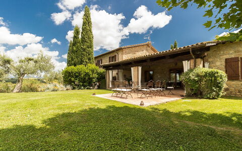 Villa Molinazzo 14: Grass, Home, House, Shrub, Landscape, Land Lot, Farmhouse, Cottage, Estate
