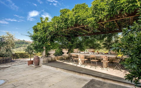 Villa la Brezza: Giardino, Vaso Di Fiori, Shade, Flagstone, Struttura Esterna, Pianta Della Casa