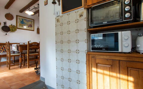 Torre: Legna, Interior Design, Pavimentazione, Camera, Mobilia, Pavimento, Porta, Cabinetry, Cucina, Soffitto