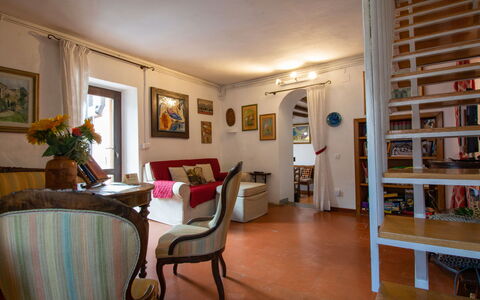 Torre: Mobilia, Interior Design, Pavimentazione, Parete, Pavimento, Legna, Divano, Soffitto, Camera, Soggiorno