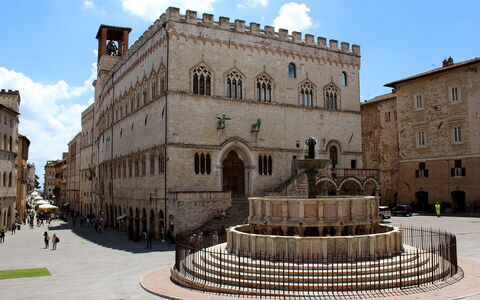 Il Giuncheto, Pool, Amazing View, Umbrian Countrys: Costruzione, Parete, Finestra, Città, Facciata, Cittadina, Architettura, Spazio Pubblico, Punto Di Riferimento, Insediamento Umano