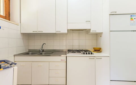 Il Giardino alle Rocchette: Elettrodomestico Da Cucina, Cucina, Apparecchio Major, Controsoffitto, Cabinetry, Lavandino Della Cucina, Pavimentazione, Interior Design, Lavello, Pavimento