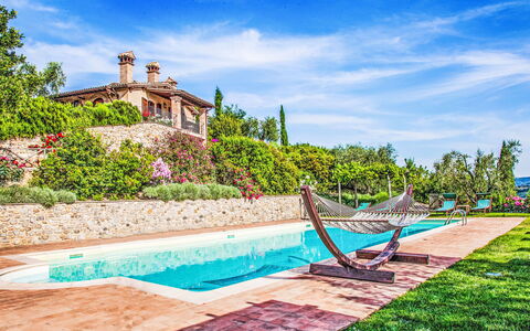 Agriturismo Belvedere delle Crete: Blue, Swimming Pool, Resort, Garden, Hacienda, Estate, Eco Hotel, Landscaping, Leisure, Villa