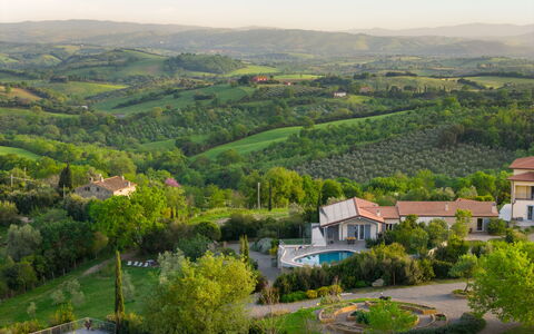 Villa Ombrone: Zona Residenziale, Paesaggio, Casa, Area Rurale, Lotto, Estate, Insediamento Umano, Visione Globale, Sobborgo, Hill Station