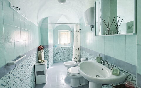 Casa Beppina Cortona: Idraulico Fixture, Pavimentazione, Interior Design, Bagno, Pavimento, Rubinetto, Piastrella, Lavello, Idraulico, Materiale Composito