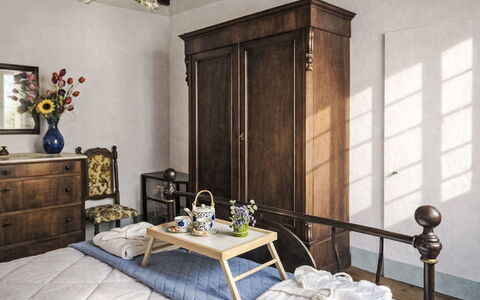 Casa Beppina Cortona: Mobilia, Interior Design, Camera Da Letto, Letto, Legna, Pavimentazione, Camera, Pavimento, Illuminazione, Bedding