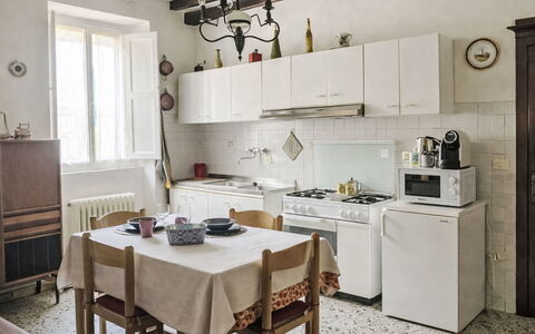 Casa Beppina Cortona: Mobilia, Pavimentazione, Interior Design, Cucina, Legna, Apparecchio Major, Cabinetry, Elettrodomestico Da Cucina, Pavimento, Controsoffitto