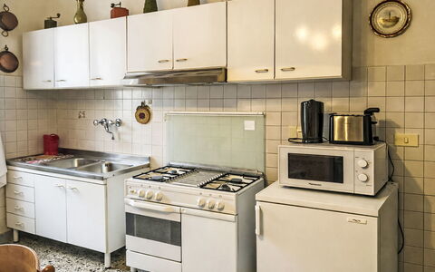 Casa Beppina Cortona: Elettrodomestico Da Cucina, Apparecchio Major, Cucina, Cucina Stufa, Stufa A Gas, Stufa, Piano Cottura, Controsoffitto, Elettrodomestico, Cabinetry