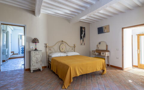 House in Sassa, Historic Tuscany Village, View: Mobilia, Parete, Camera Da Letto, Letto, Pavimentazione, Interior Design, Pavimento, Legna, Camera, Lenzuolo