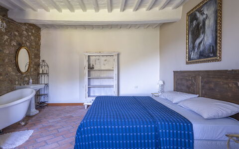 House in Sassa, Historic Tuscany Village, View: Mobilia, Parete, Camera Da Letto, Pavimentazione, Pavimento, Letto, Casa, Telaio Del Letto, Bedding, Sedia