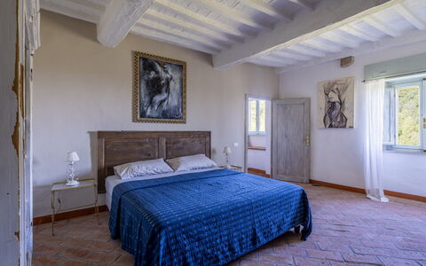 House in Sassa, Historic Tuscany Village, View: Letto, Mobilia, Camera Da Letto, Bedding, Lenzuolo, Parete, Pavimentazione, Legna, Pavimento, Interior Design