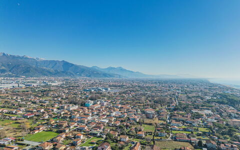 Grande Appartamento: Daytime, Mountainous Landforms, Horizon, Urban Area, Residential Area, City, Bird'S-Eye View, Hill, Landscape, Metropolitan Area