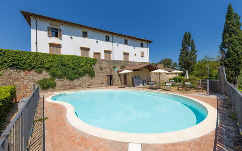 Palaia 629: Piscina, Villa, Hotel