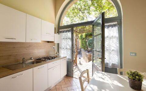 Casa Stella Serena, Casole D'Elsa, Pool: Interior Design, Pavimentazione, Cucina, Pavimento, Controsoffitto, Soffitto, Elettrodomestico Da Cucina, Apparecchio Major, Cucina & Sala Da Pranzo Tavolo, Color Legno