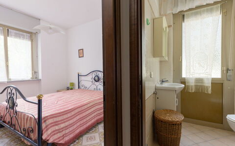 Lago di Bracciano: Apartment, Balcony, Coast, Condominium, Seaside Resort, Resort, Fence, Resort Town, Hotel, Handrail