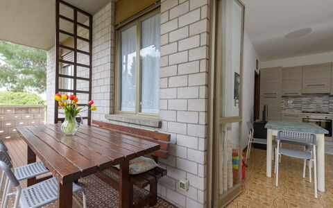 Lago di Bracciano: Apartment, Balcony, Coast, Condominium, Seaside Resort, Resort, Fence, Resort Town, Hotel, Handrail