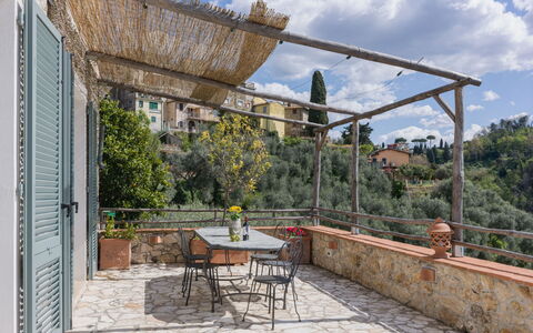 Casa Frantoio di Mommio: Mountainous Landforms, Hill, Mountain, Landscape, Highland, Hill Station, Slope, Mountain Range, Valley, Chaparral