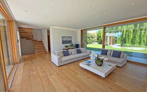 Villa Elena: Interior Design, Pavimentazione, Pavimento, Mobilia, Legna, Divano, Pavimento In Legno, Soggiorno, Soffitto, Casa