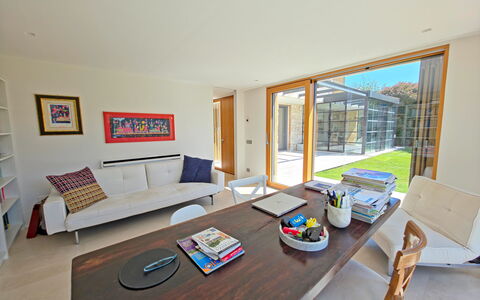 Villa Elena: Pavimentazione, Interior Design, Pavimento, Mobilia, Legna, Soffitto, Camera, Divano, Soggiorno, Pavimento In Legno