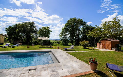 Gli Ulivi: Piscina, Giardino, Shade, Mobili Da Esterno, Landscaping, Estate, Tempo Libero, Backyard, Prato, Cortile
